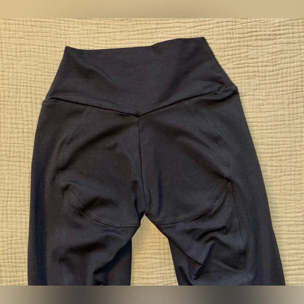 Bombshell Sportswear - Jet Black Leggings W/ 🍑 Lifting Tech - Picture 4 of 6